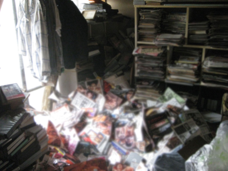 Photo of a hoarder’s porn collection in Japan, taken by a clean up crew (Nikkan Spa! Japan)